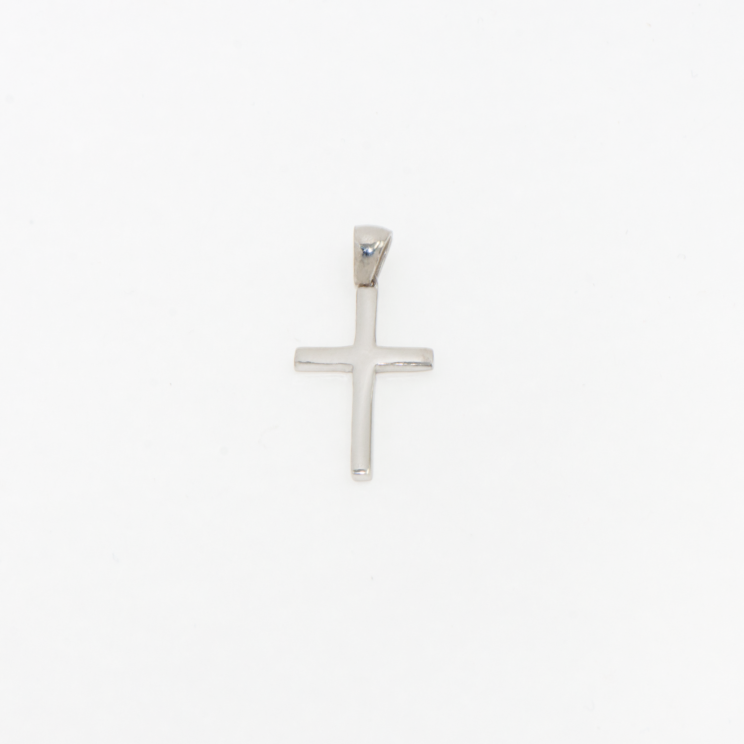 Kleiner minimalistischer Kreuz Anhänger aus Silber 925 für Damen und Herren im steinlosen Design.