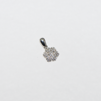 Kleiner Schneeflocken Anhänger aus 925 Silber mit weissen Zirkonia von Everyday Schmuck