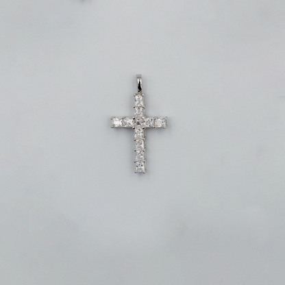 Kreuz Anhänger aus Silber 925 mit karree weißen Zirkonia-Steinen und rhodinierter Oberfläche für Damen und Herren.