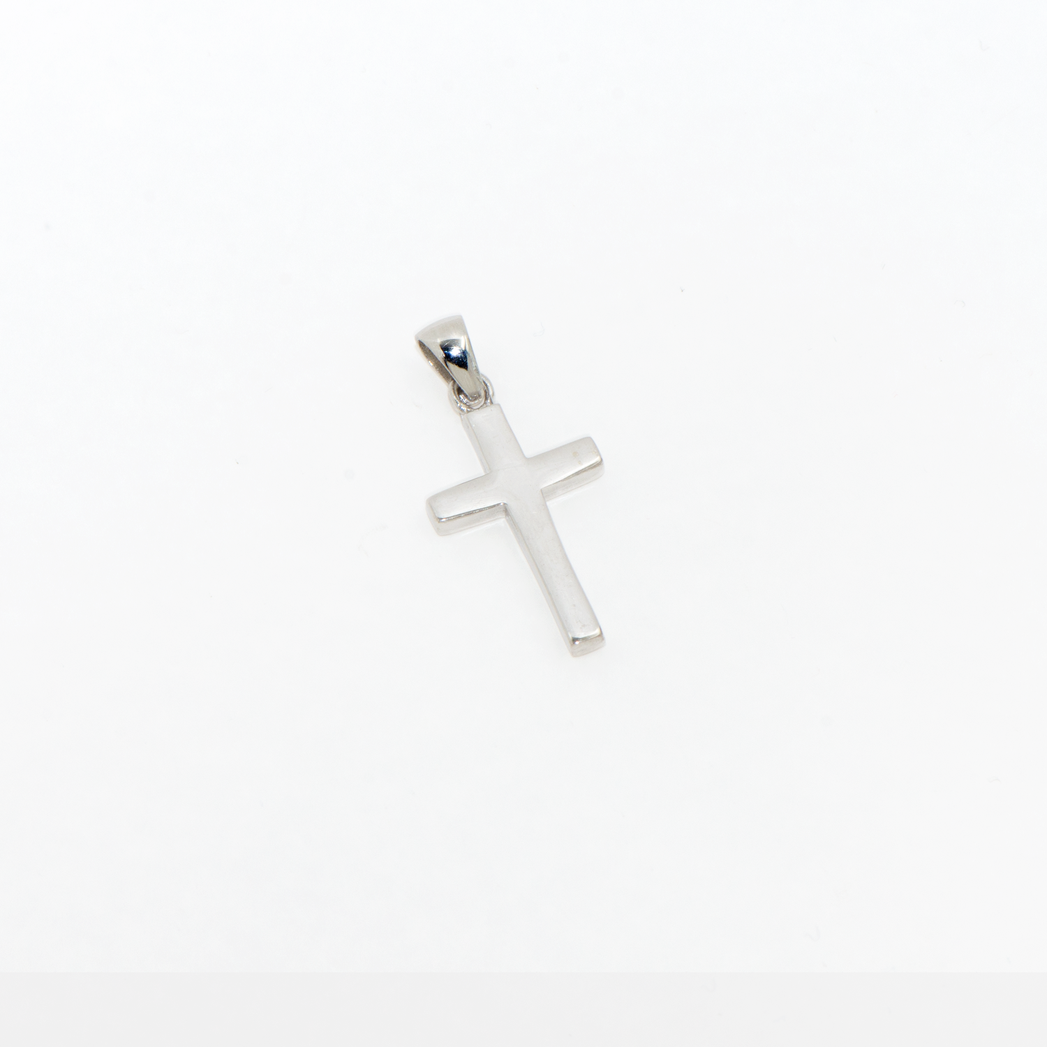 Minimalistischer Kreuz Anhänger aus Silber 925 für Damen und Herren im klassischen und schlichten Design.