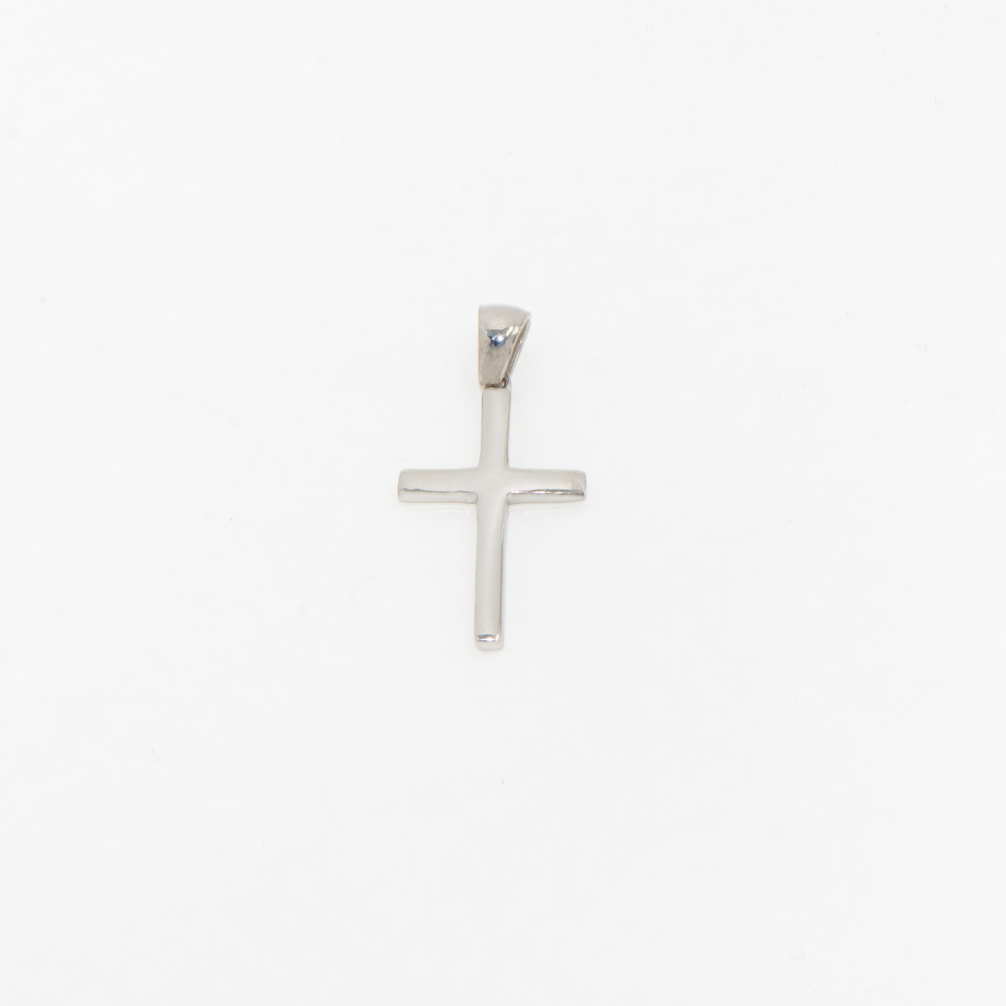 Minimalistischer Kreuz Anhänger aus Silber 925 für Damen und Herren im klassischen und schlichten Design.