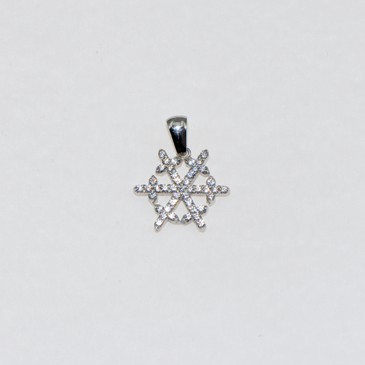Rhodinierter Silber Schneeflocke Anhänger aus Silber 925 mit weißen Zirkonia-Steinen und elegantem winterlichem Design.