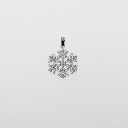 Schneeflocke Anhänger aus Silber 925 mit Zirkonia und Rhodinierung von everydayschmuck.ch