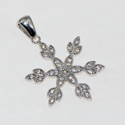 Schneeflocken Design Anhänger aus Silber 925 mit weißen Zirkonia Steinen
