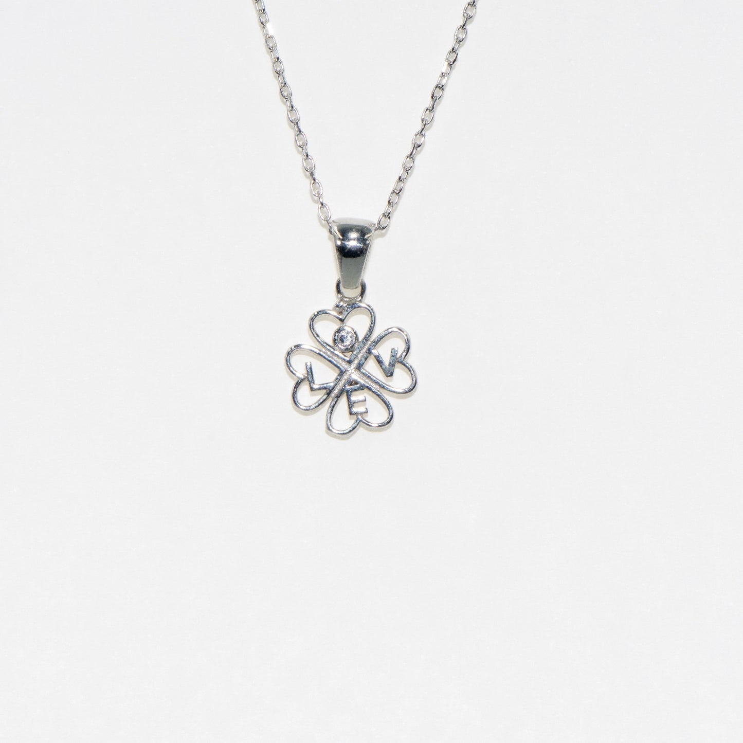 Silber Halskette mit Kleeblatt Anhänger und LOVE-Schriftzug aus 925 Silber mit Zirkonia