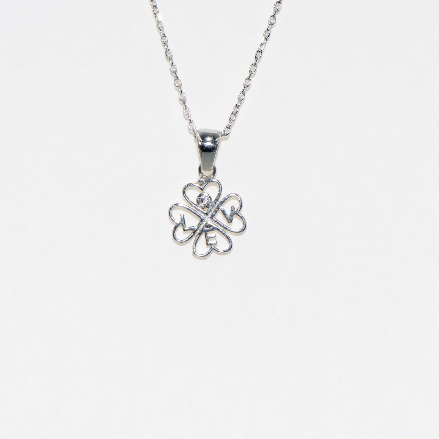 Silber Halskette mit Kleeblatt Anhänger und LOVE-Schriftzug aus 925 Silber mit Zirkonia