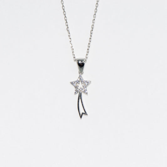 Elegante Silber Sternschnuppe Halskette mit Anhänger aus 925 Silber. Rhodiniert und mit funkelnden Zirkonia-Steinen verziert. Symbol für Wünsche, Hoffnung und besondere Momente.