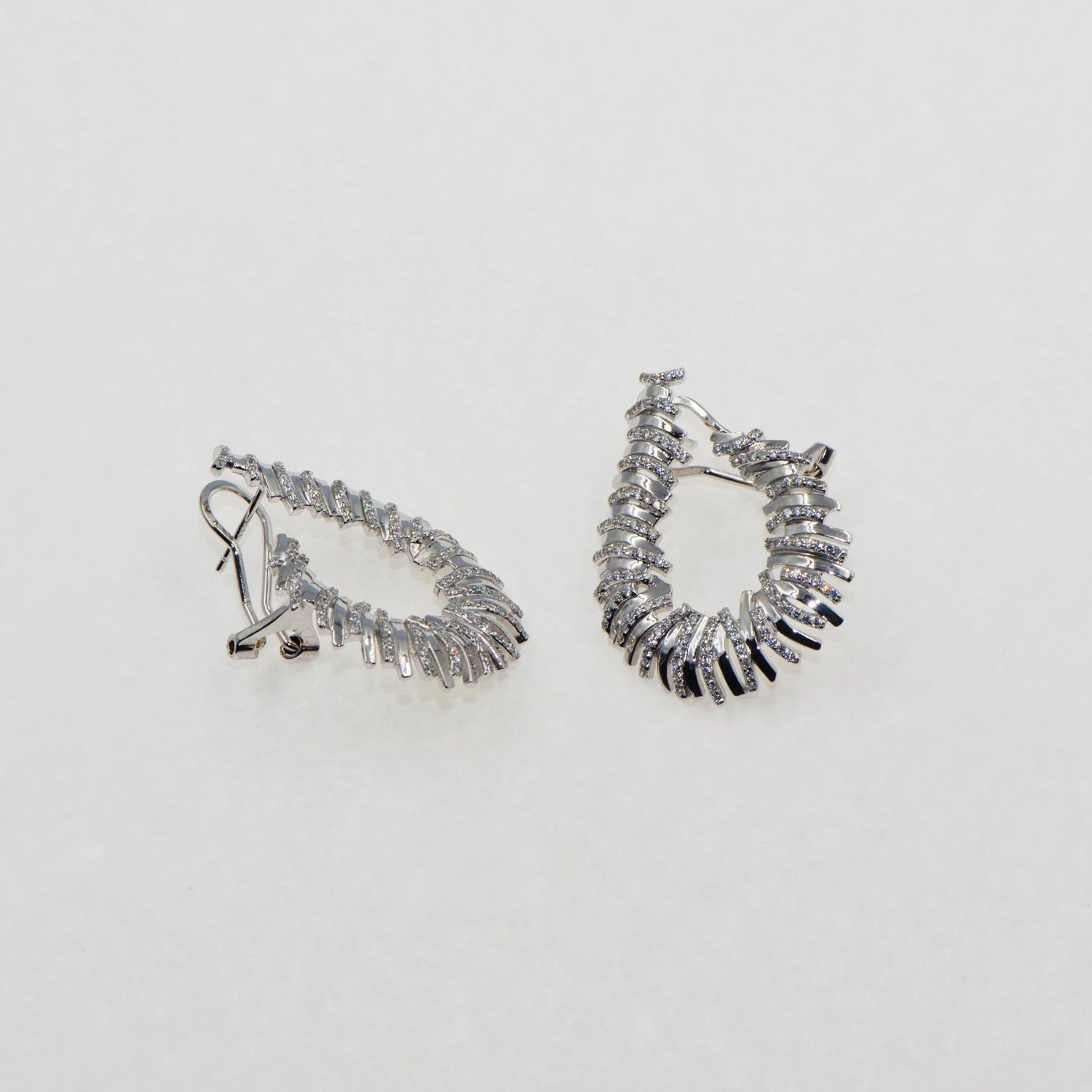 Moderne Damen Ohrclips aus echtem Silber 925 mit glamourösem Zirkonia Design und eleganter Ausstrahlung | Everyday Schmuck