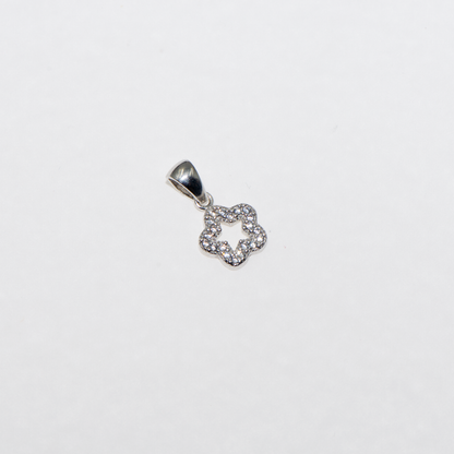 Kleine Silberstern Blume Anhänger aus 925 Silber mit funkelnden Zirkonia von Everyday Schmuck