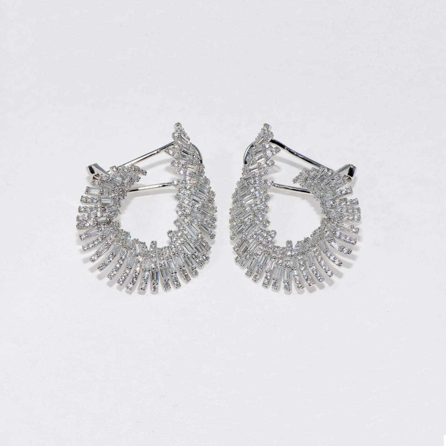 Exklusive Damen Ohrclips aus echtem Silber 925 mit elegantem Baguette Zirkonia Design | Everyday Schmuck